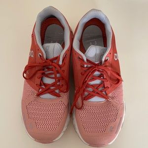 On Cloudflyer sz 8 worn once- like new!